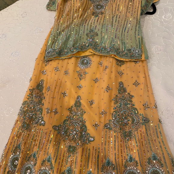 Sari dress heavily beaded - Picture 15 of 16